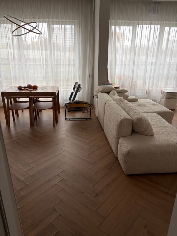 Сушка гостиной после устранения протечки